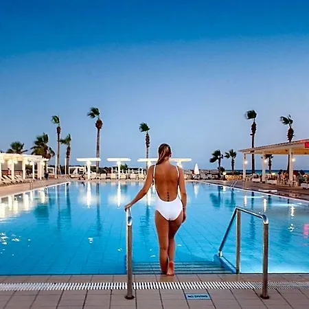 Dome Marina & Hotel